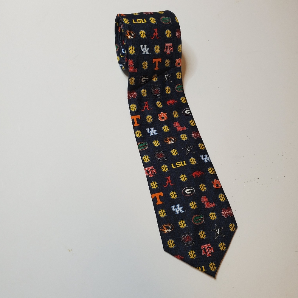 College Teams Tie
